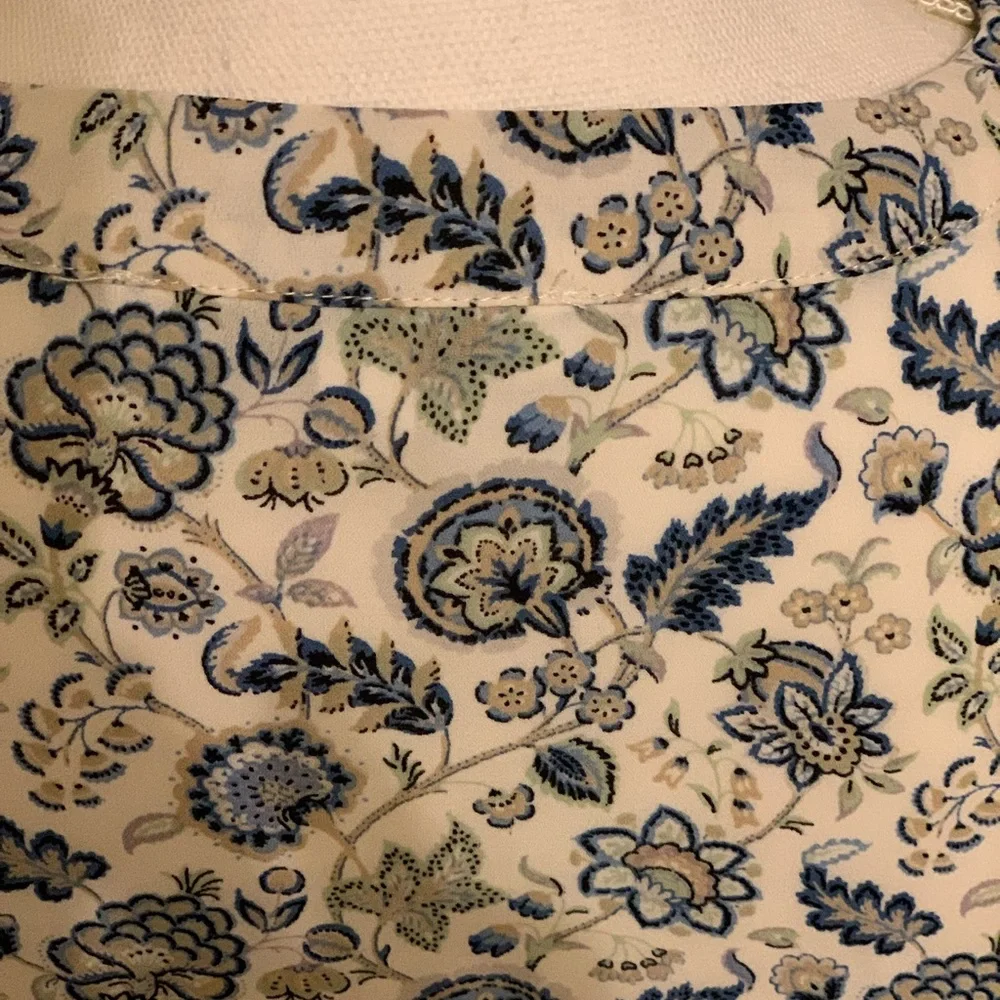 Blue and cream color blouse/top- size 2x - Picture 5 of 8